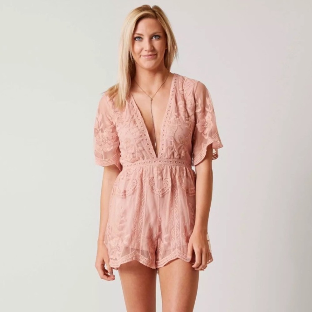 Honey Punch Blush Floral Lace Romper Deep V-Neck Boho Festival Size Large